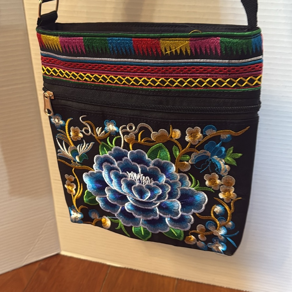 Women’s Double sided Embroidered Floral Crossbody Bag purse and Wallet Set NWOT - Picture 4 of 12
